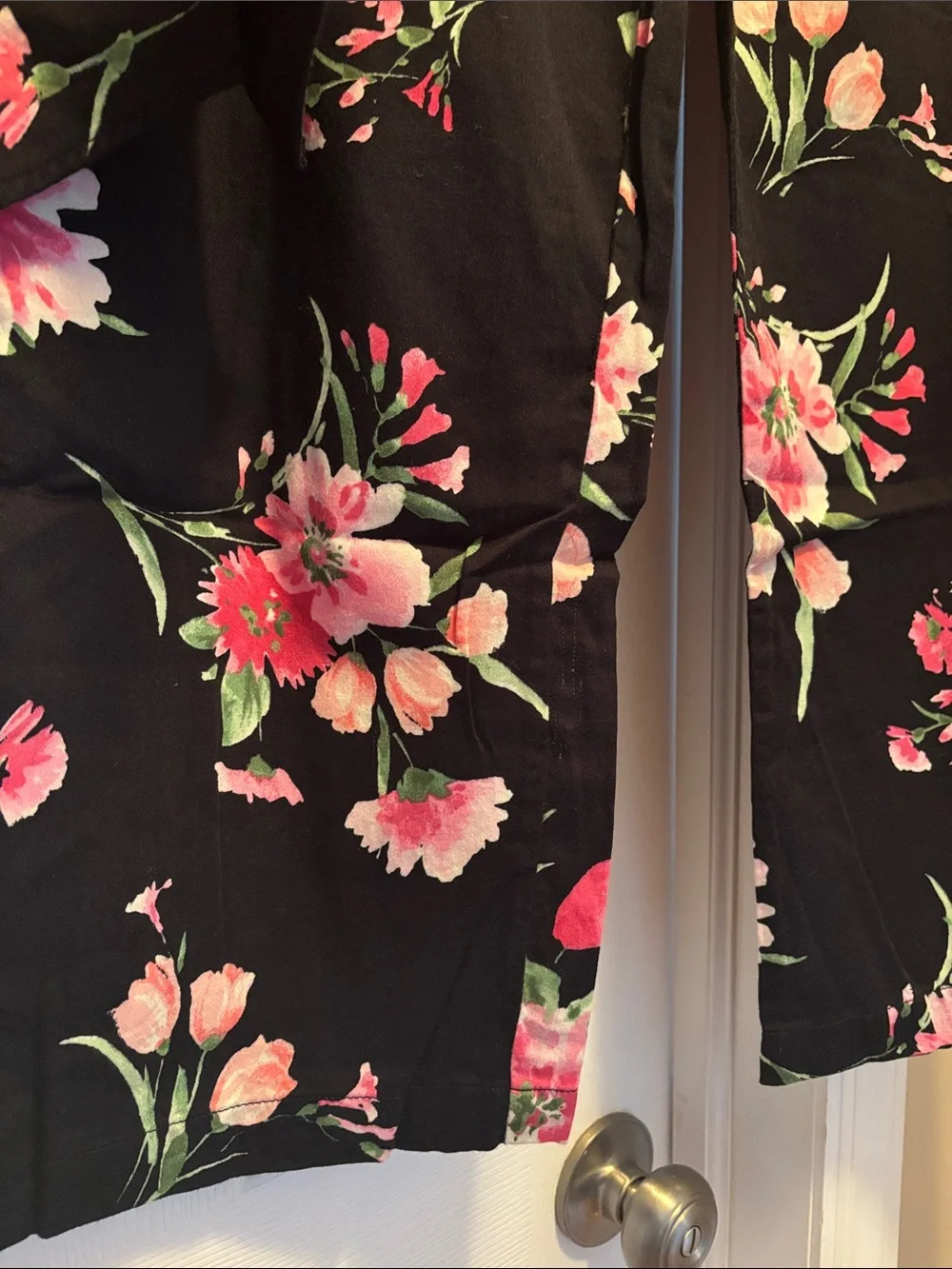 Gently used, CHAPS Women's Black Floral Pajamas 🌷
